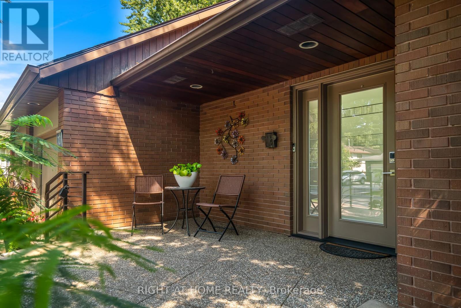 13 Oak Drive, Niagara-On-The-Lake, Ontario  L0S 1J0 - Photo 8 - X12404217