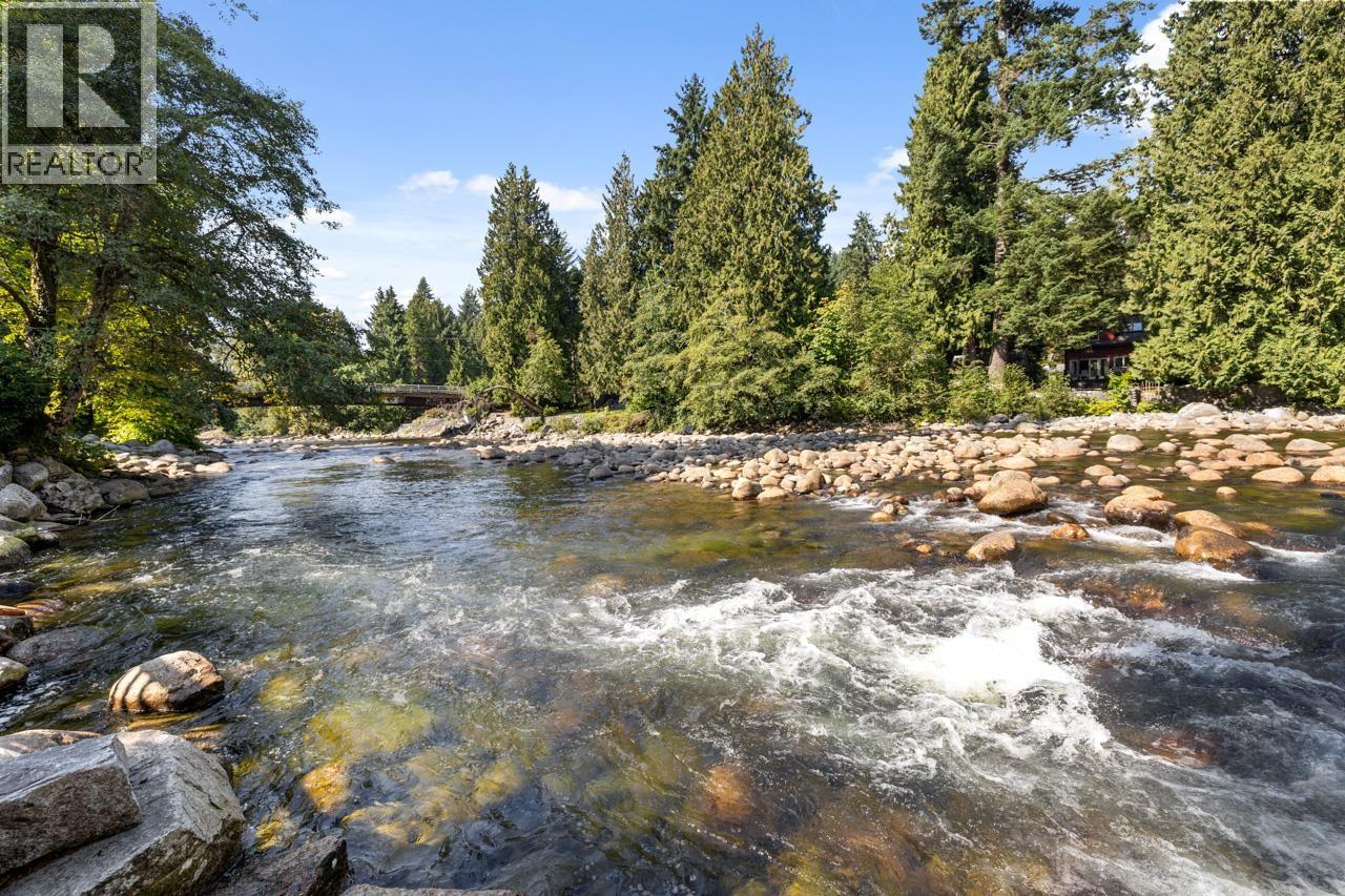 849 RIVERSIDE DRIVE, North Vancouver, British Columbia