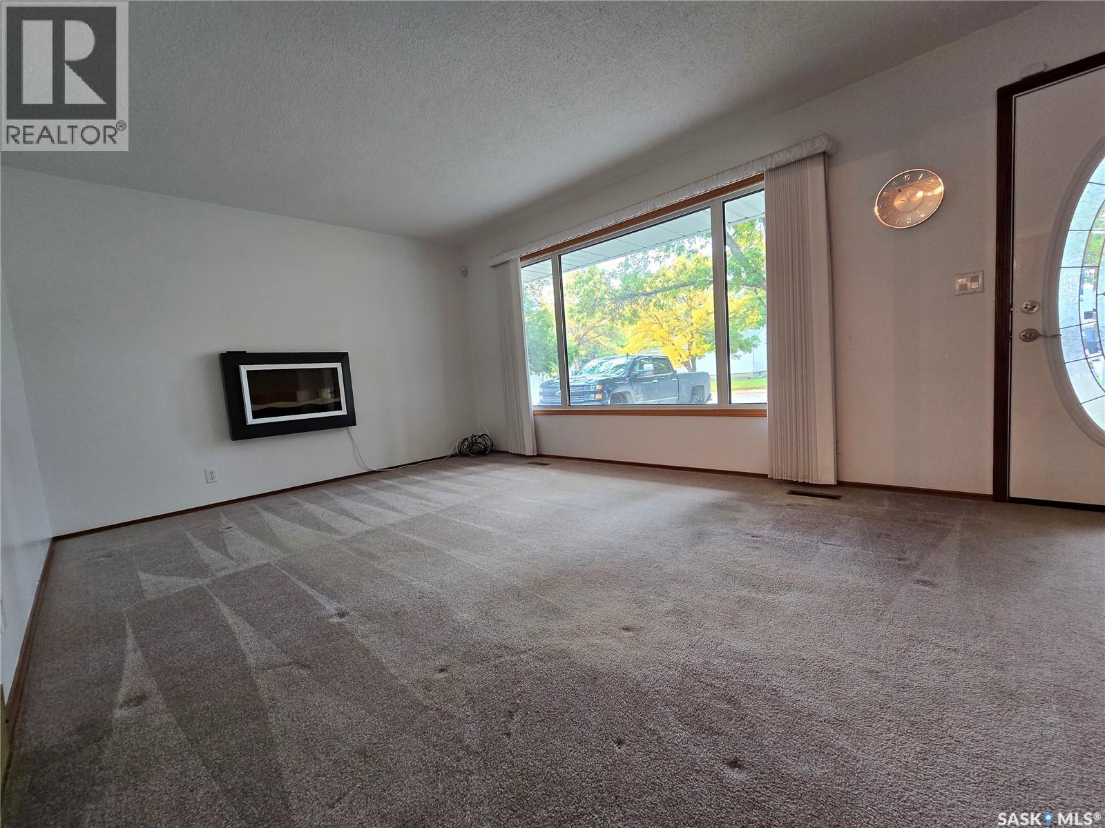 235 17th Street, Weyburn, Saskatchewan  S4H 2P1 - Photo 10 - SK018416