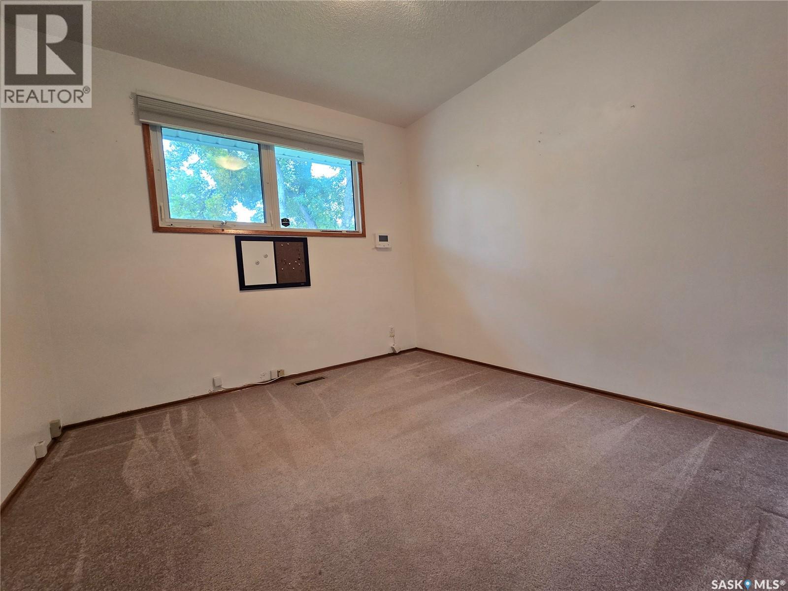 235 17th Street, Weyburn, Saskatchewan  S4H 2P1 - Photo 12 - SK018416