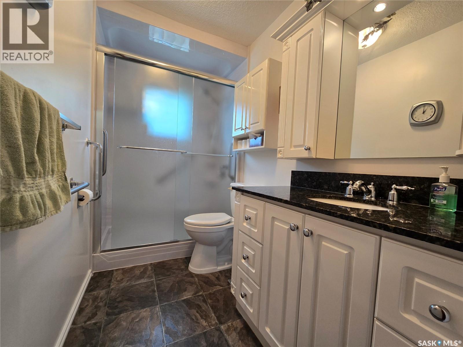 235 17th Street, Weyburn, Saskatchewan  S4H 2P1 - Photo 13 - SK018416