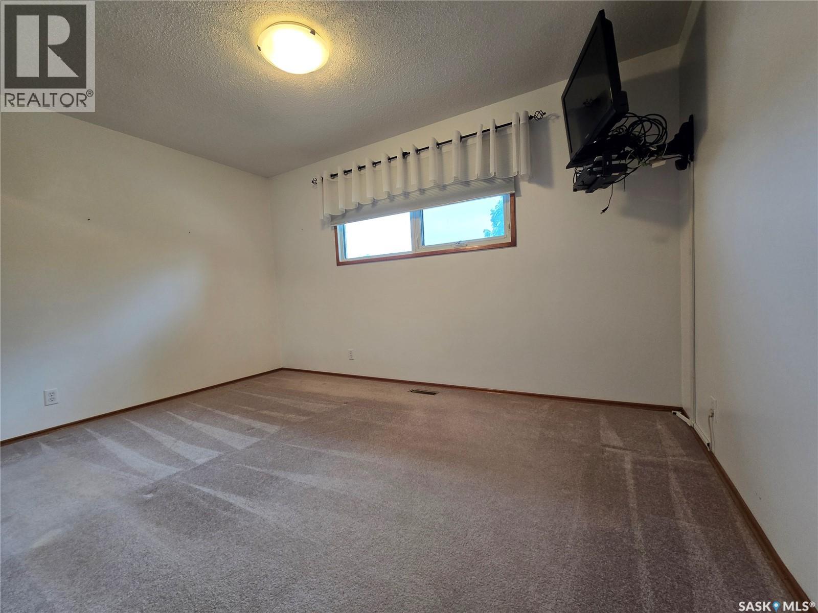235 17th Street, Weyburn, Saskatchewan  S4H 2P1 - Photo 14 - SK018416