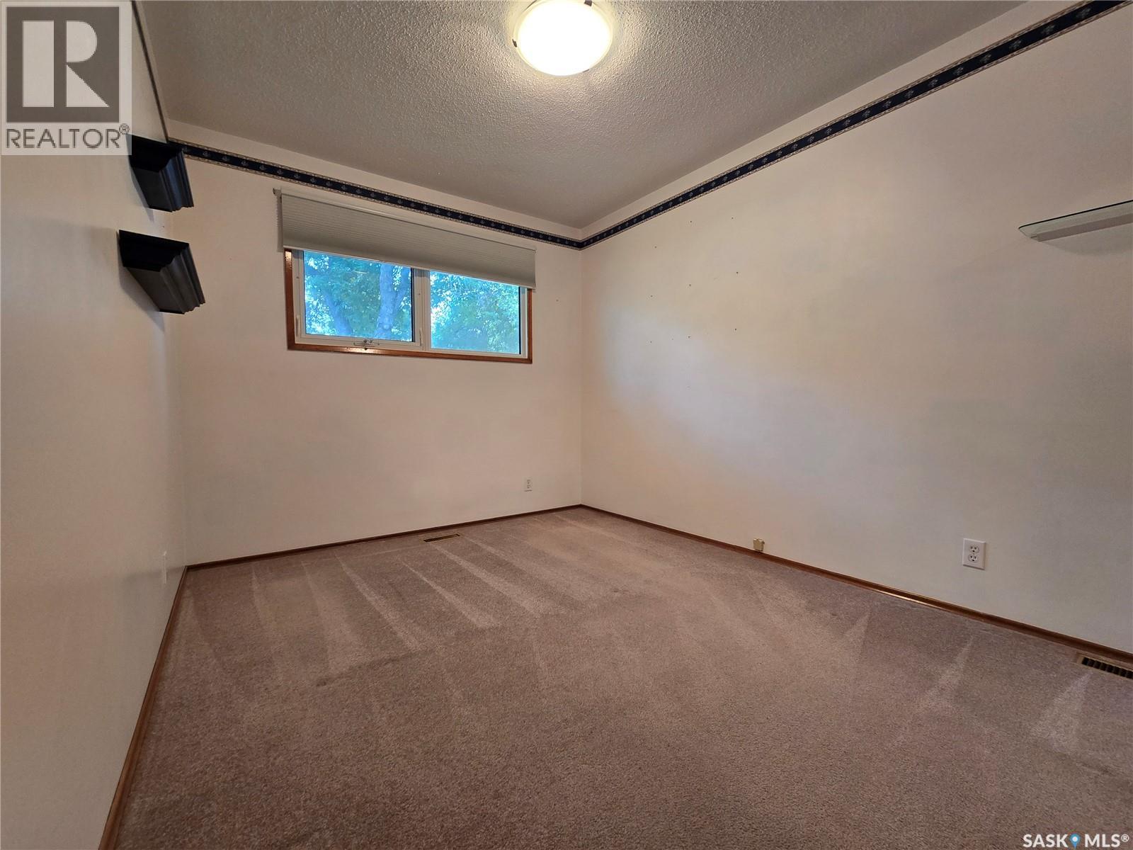 235 17th Street, Weyburn, Saskatchewan  S4H 2P1 - Photo 15 - SK018416