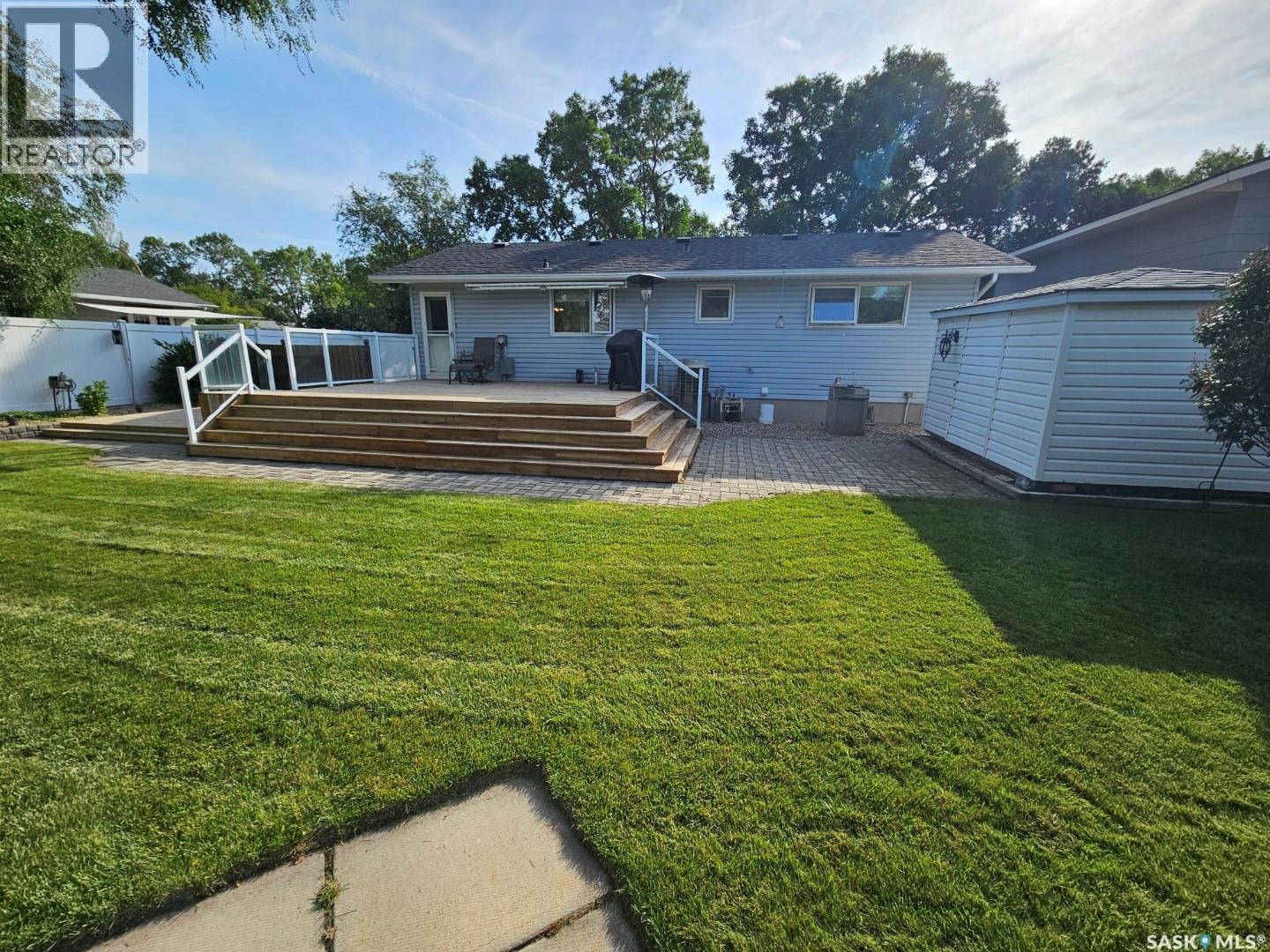 235 17th Street, Weyburn, Saskatchewan  S4H 2P1 - Photo 3 - SK018416