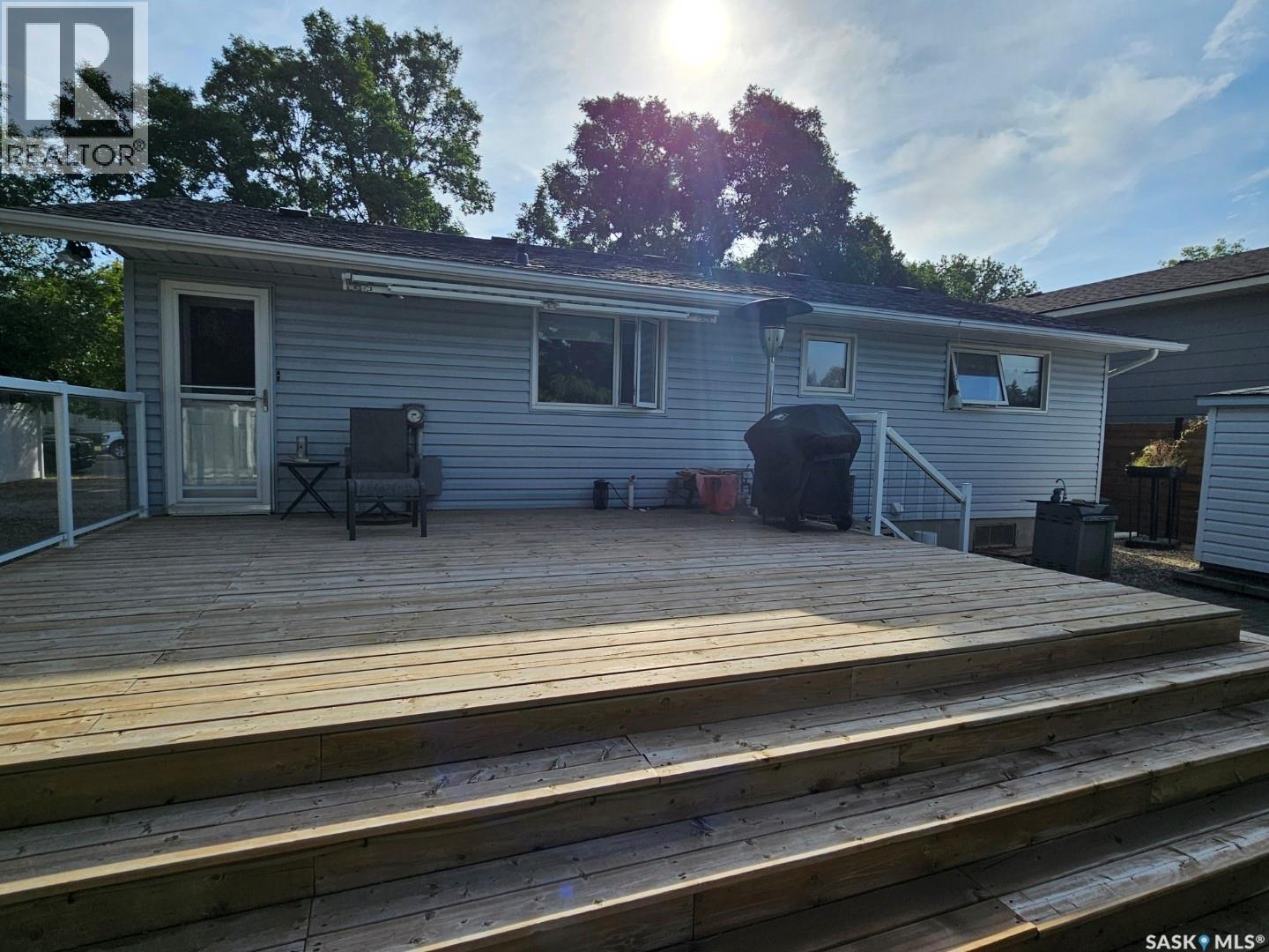 235 17th Street, Weyburn, Saskatchewan  S4H 2P1 - Photo 4 - SK018416