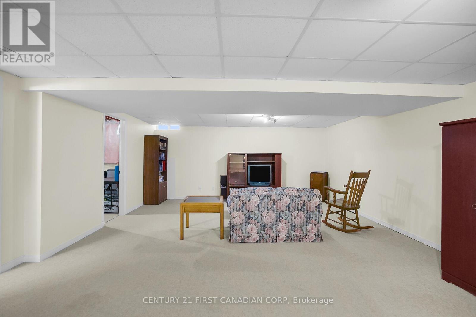 45 - 1555 Highbury Avenue N, London East, Ontario  N5Y 5R3 - Photo 21 - X12404245