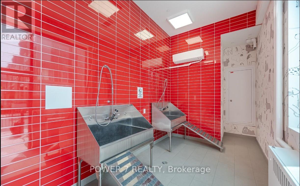 1801 - 10 Honeycrisp Crescent, Vaughan, Ontario  L4K 0M7 - Photo 16 - N12368135