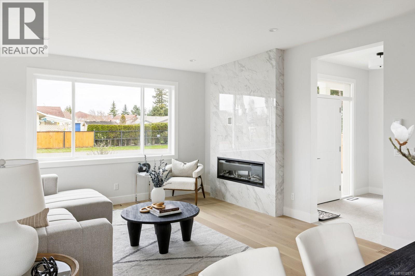 Property at 2306 Grove Cres image 5
