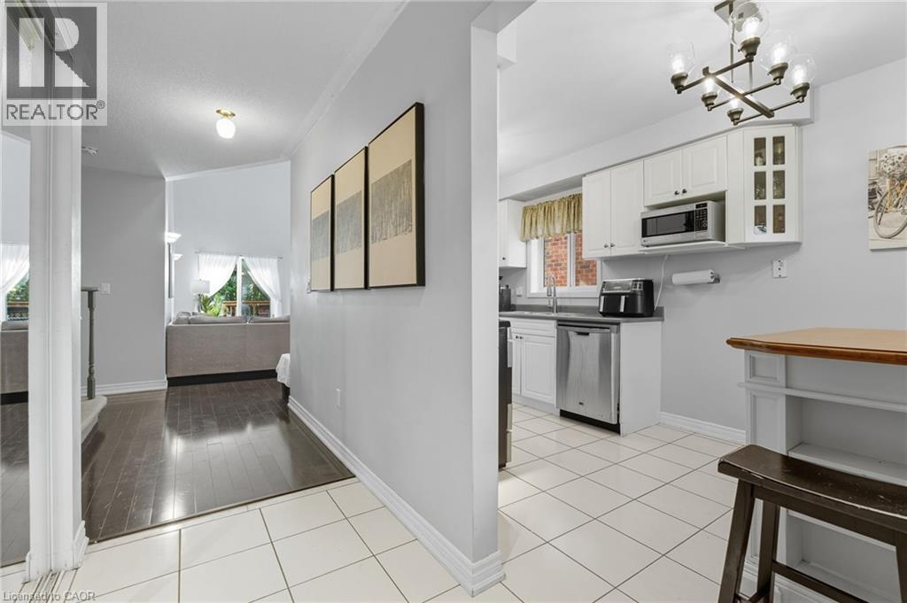 5 Chesapeake Drive, Waterdown, Ontario  L8B 0H7 - Photo 6 - 40768467