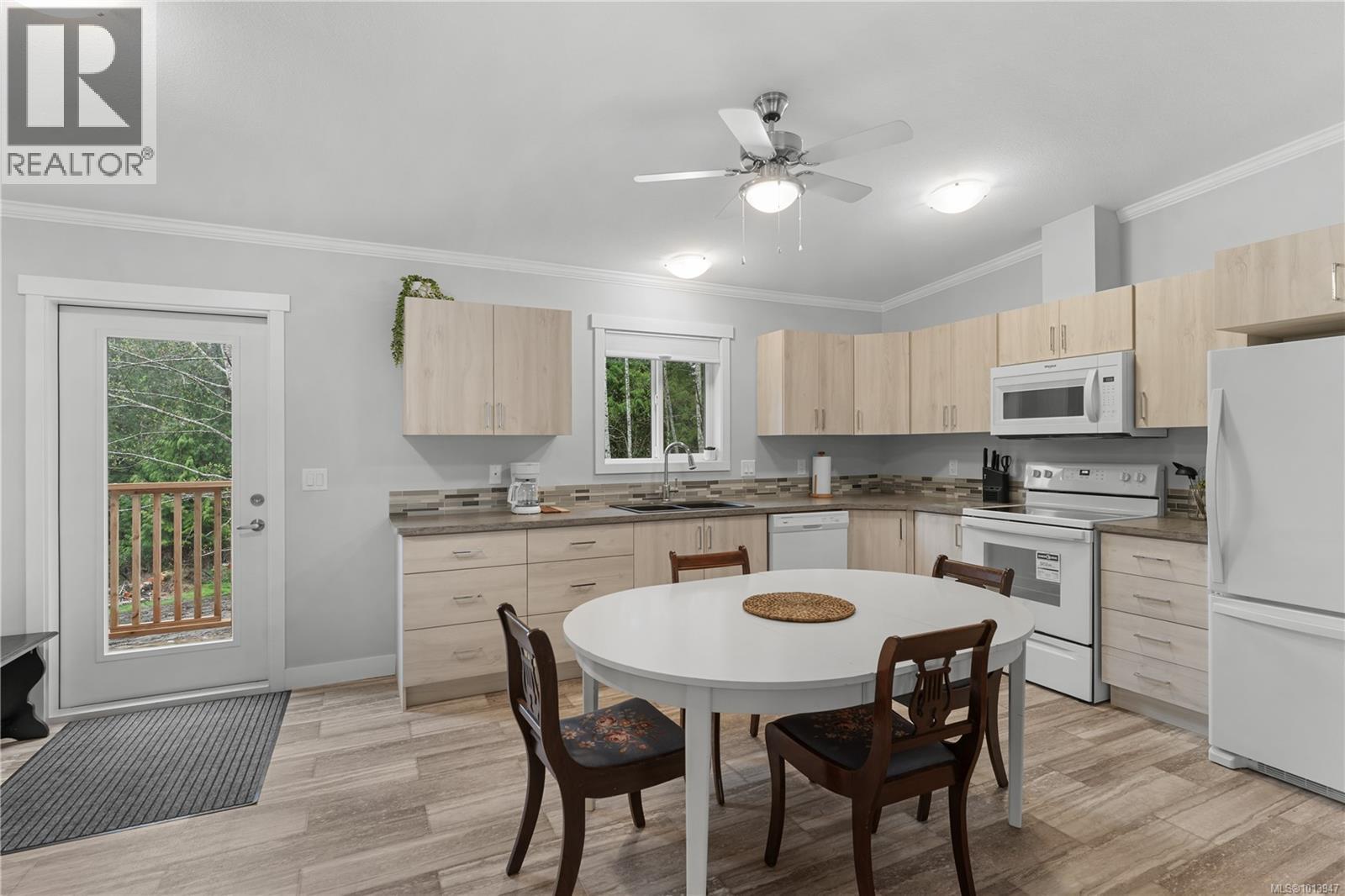 1040 Conville Rd, Gabriola Island, British Columbia  V0R 1X2 - Photo 5 - 1013947