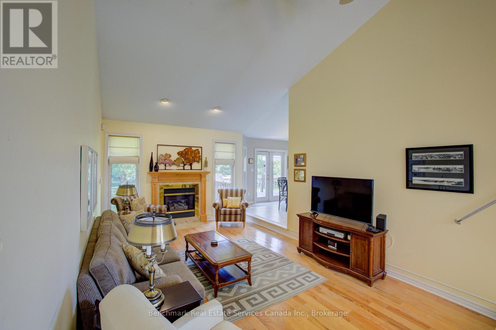 10 Oakwood Court, St. Marys, Ontario  N4X 1A5 - Photo 5 - X12404358