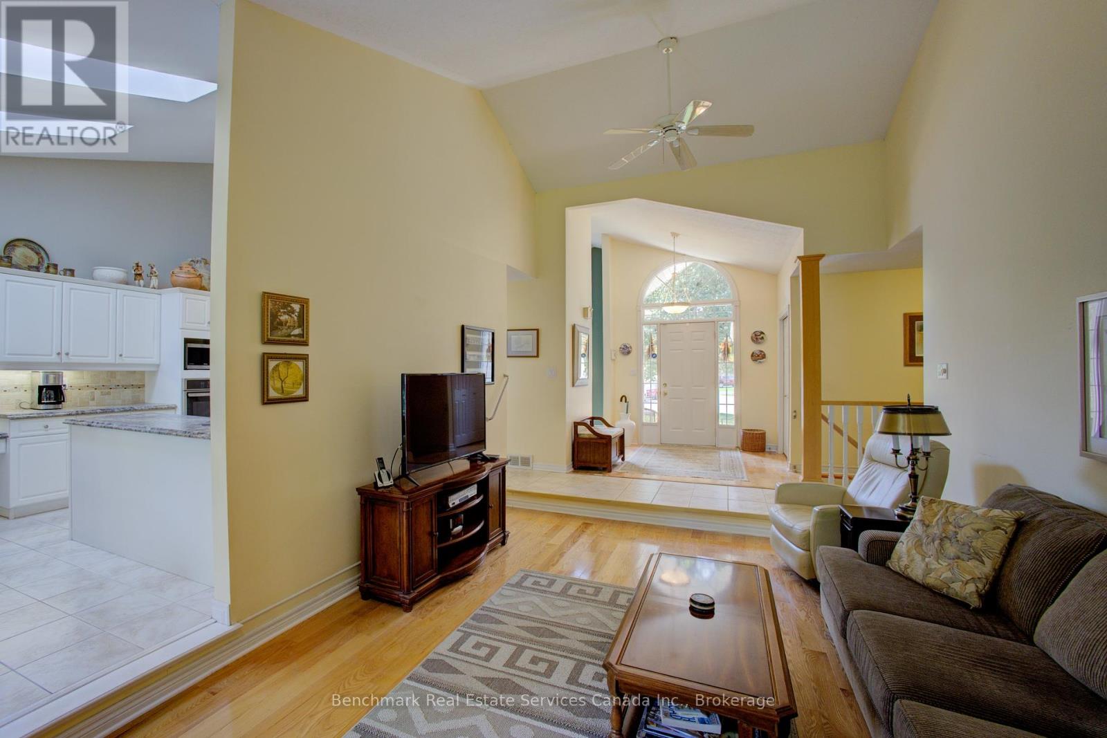 10 Oakwood Court, St. Marys, Ontario  N4X 1A5 - Photo 6 - X12404358