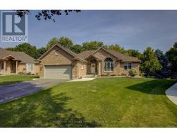 10 OAKWOOD COURT