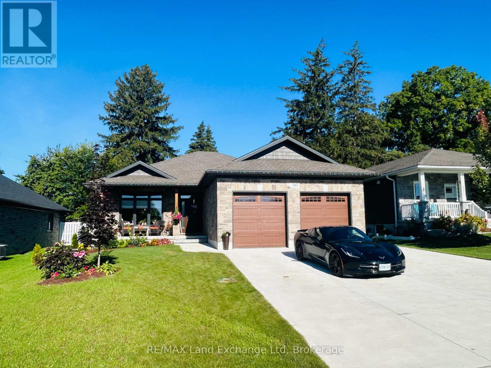 661 Gloria Street, North Huron, Ontario  N0M 1H0 - Photo 2 - X12404381