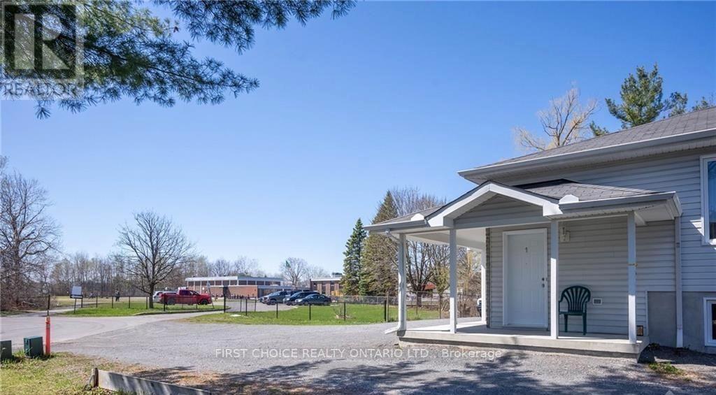 1547 Vercheres Street, Ottawa, Ontario  K1C 7C7 - Photo 39 - X12404404
