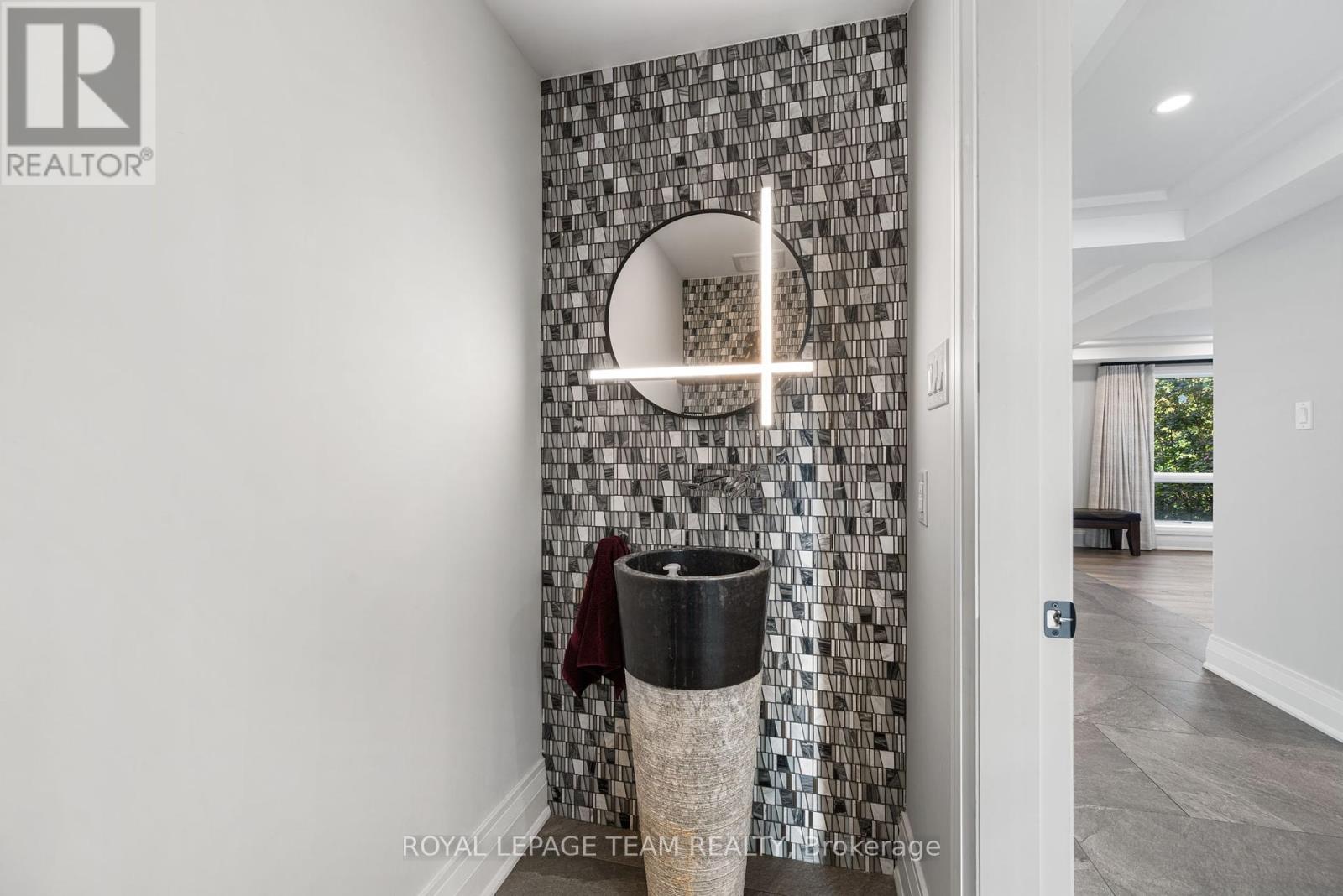 2318 Summerside Drive, Ottawa, Ontario  K4M 1B4 - Photo 4 - X12404457