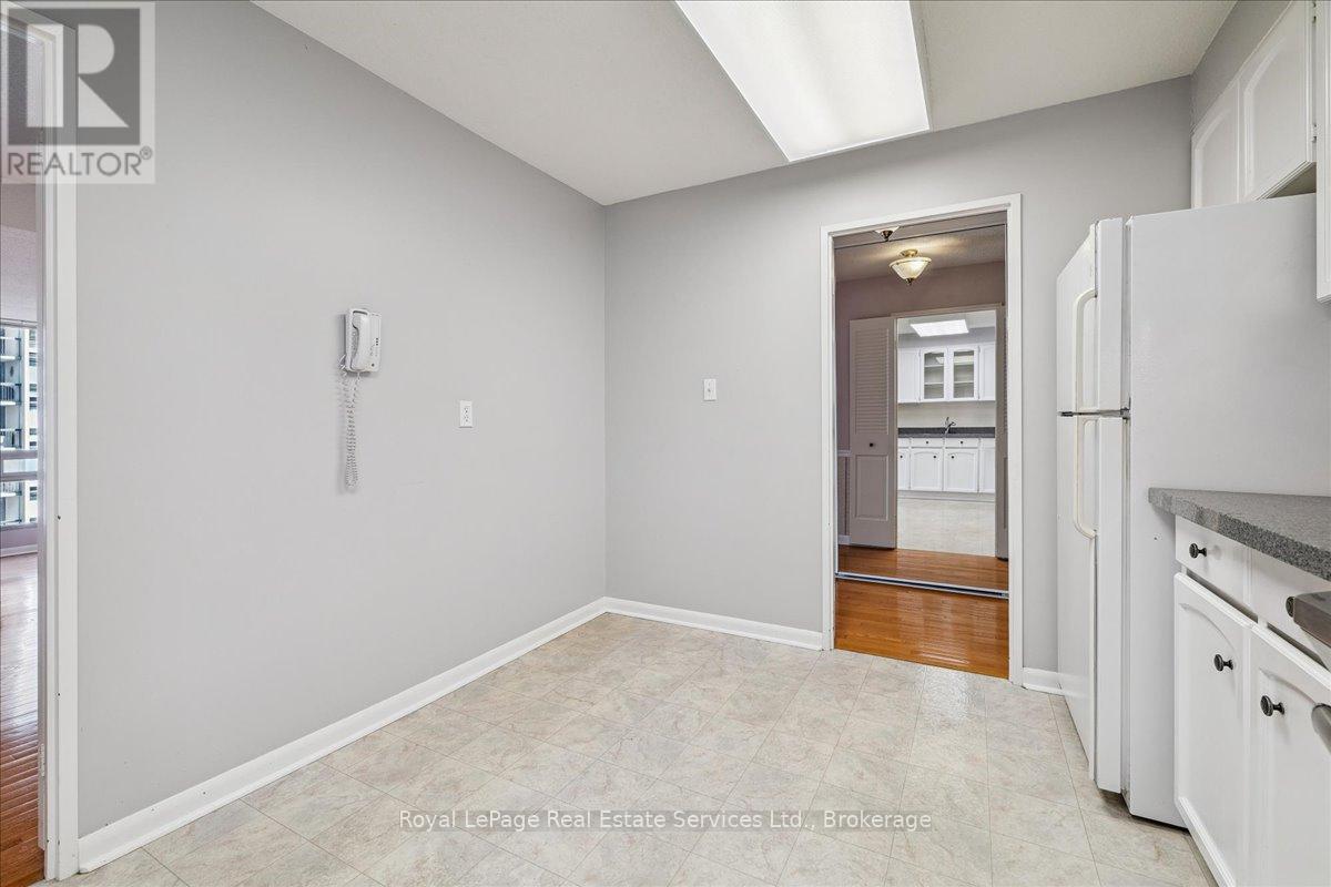 508 - 2185 Marine Drive, Oakville, Ontario  L6L 5L6 - Photo 18 - W12404347