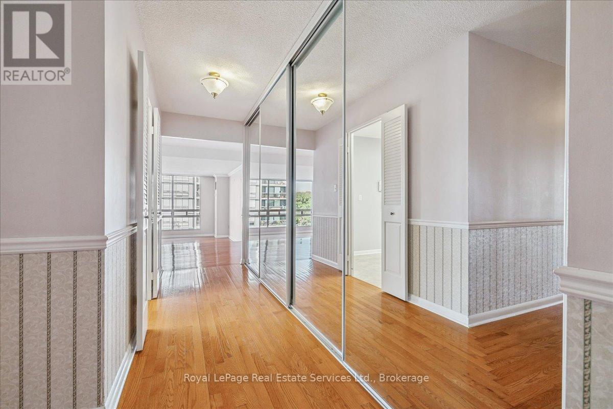 508 - 2185 Marine Drive, Oakville, Ontario  L6L 5L6 - Photo 5 - W12404347