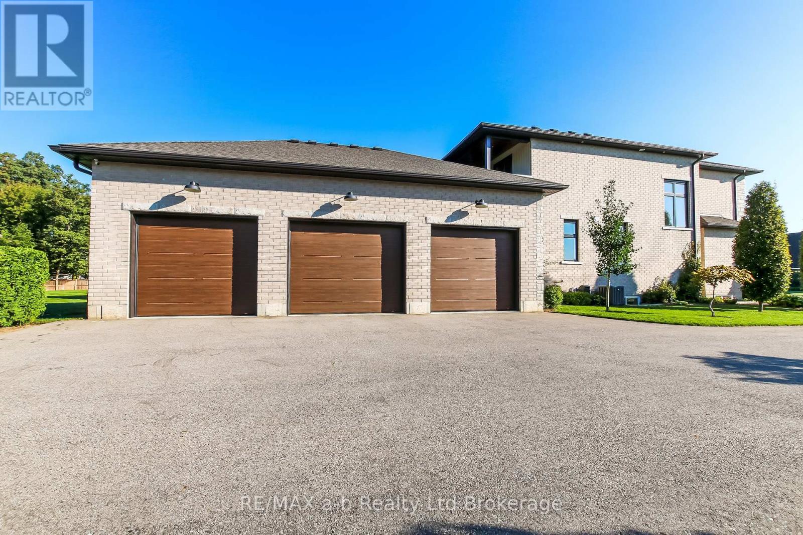 48 Otterview Drive, Norwich, Ontario  N0J 1R0 - Photo 4 - X12404493