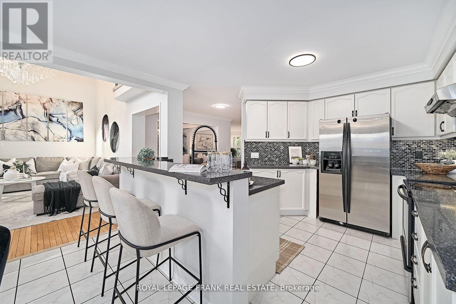 54 Gartshore Drive, Whitby, Ontario  L1P 1N6 - Photo 15 - E12404416