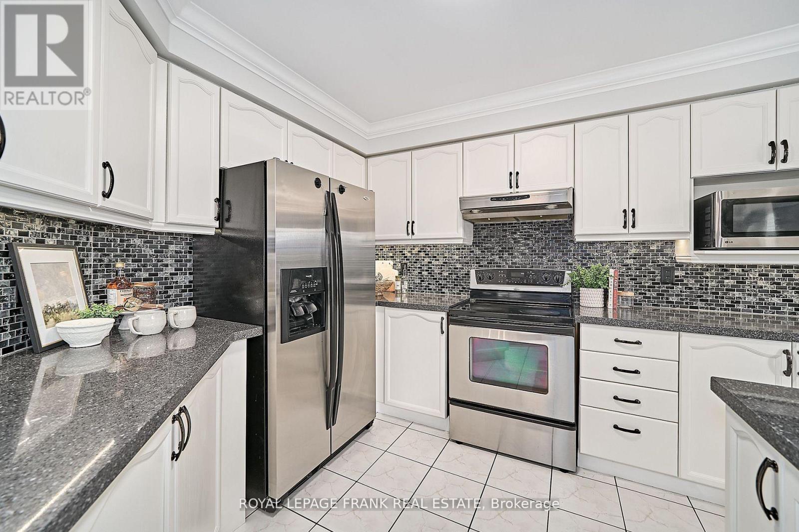 54 Gartshore Drive, Whitby, Ontario  L1P 1N6 - Photo 17 - E12404416