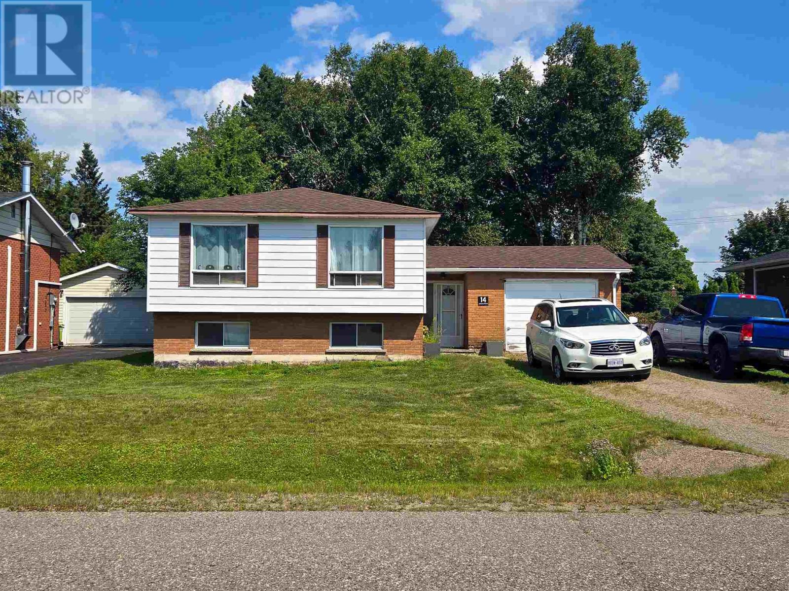 14 Admiral Dr, Sault Ste Marie, Ontario P6C 5W3 - Photo 1 - SM252599