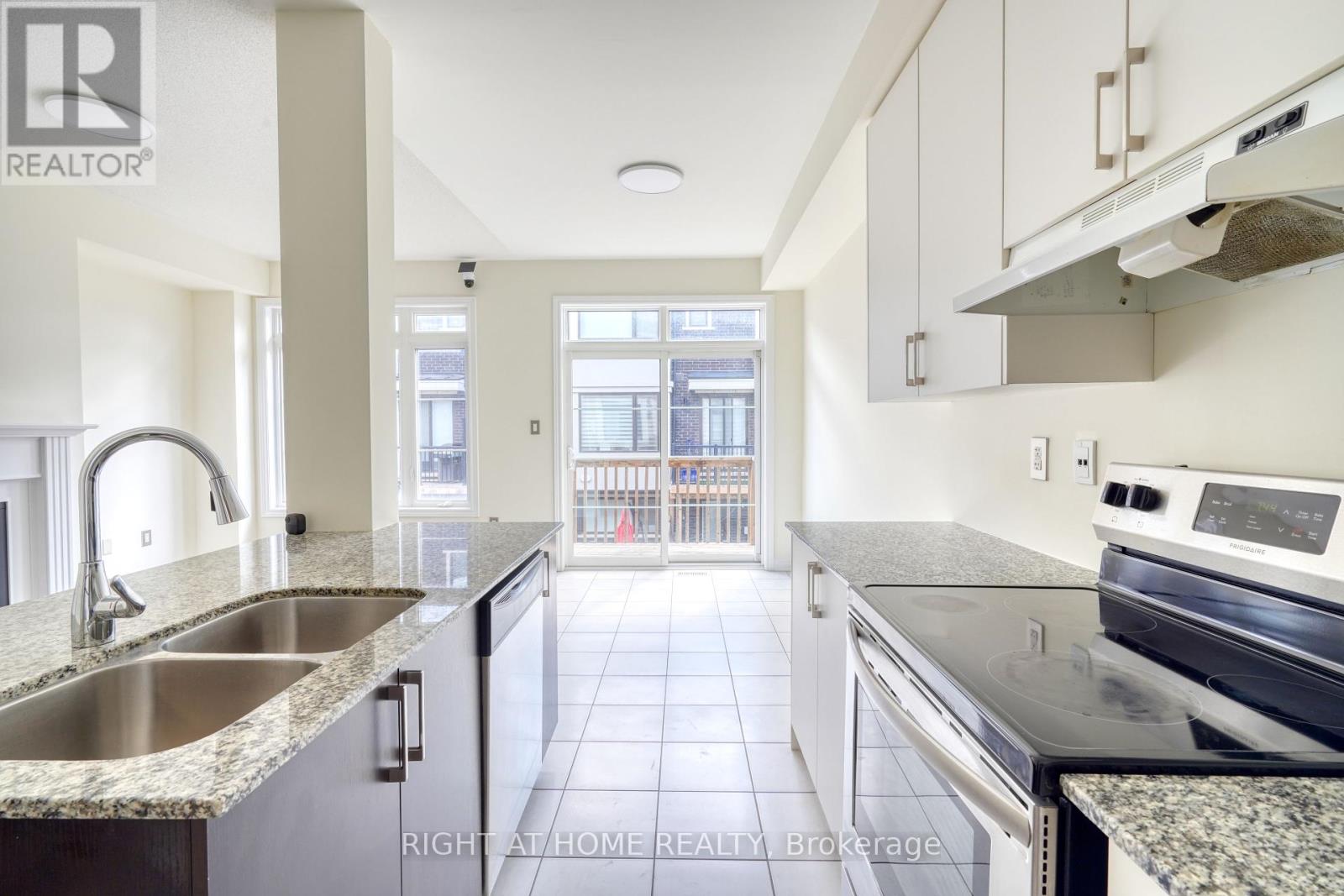 53 Sandwell Street, Vaughan, Ontario  L4H 4R2 - Photo 12 - N12404299