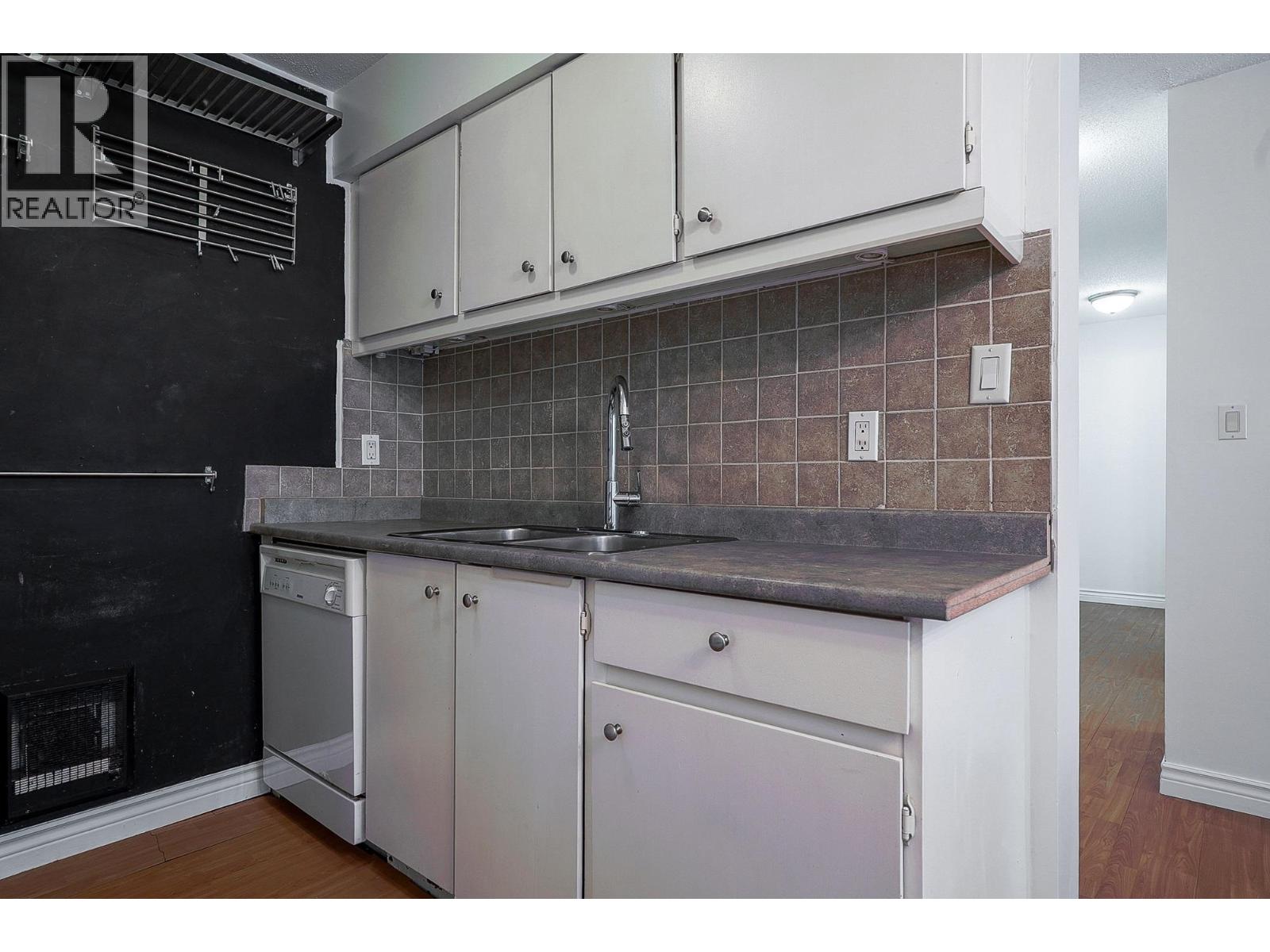 104 9857 Manchester Drive, Burnaby, British Columbia  V3N 4P5 - Photo 8 - R3047629