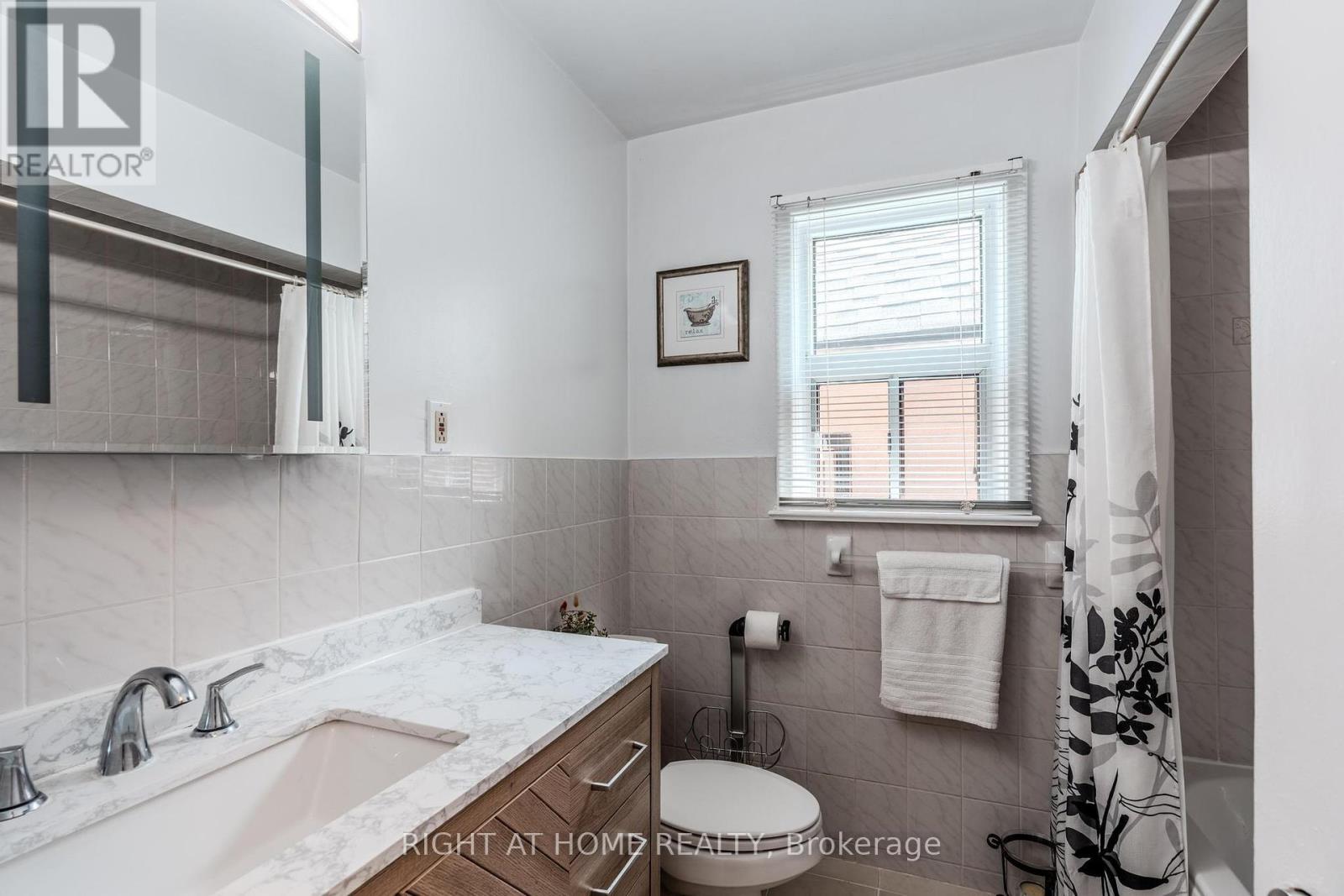 218 South Woodrow Boulevard, Toronto, Ontario  M1N 3L9 - Photo 11 - E12404367