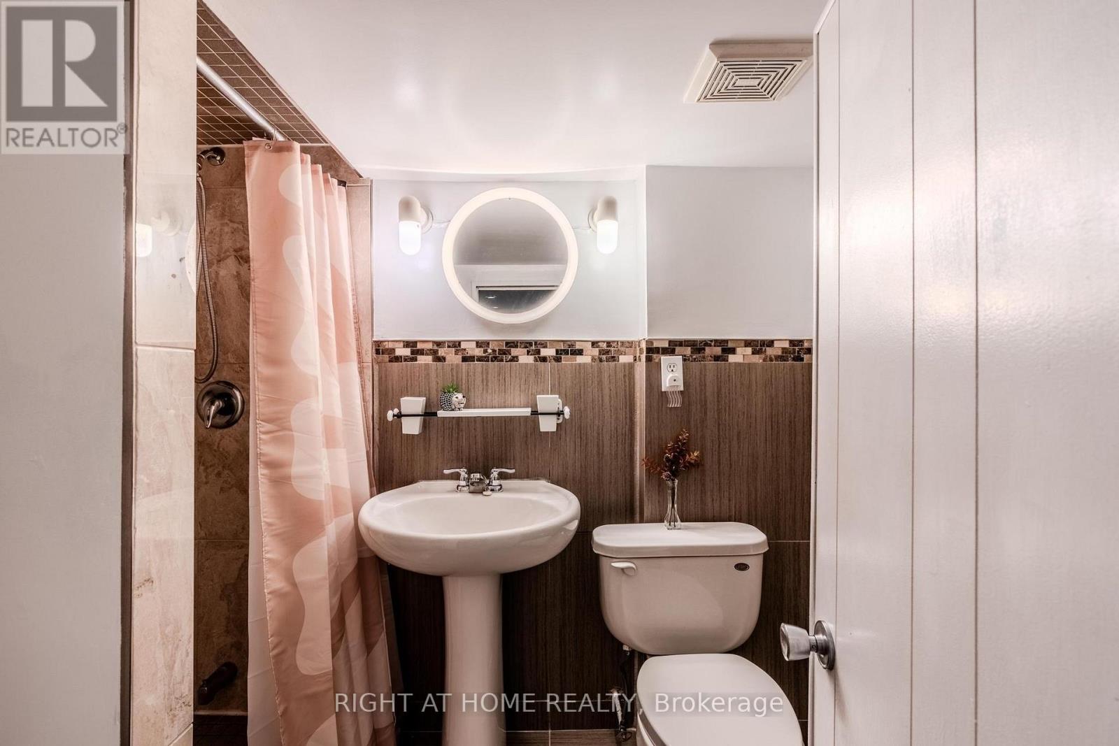 218 South Woodrow Boulevard, Toronto, Ontario  M1N 3L9 - Photo 12 - E12404367