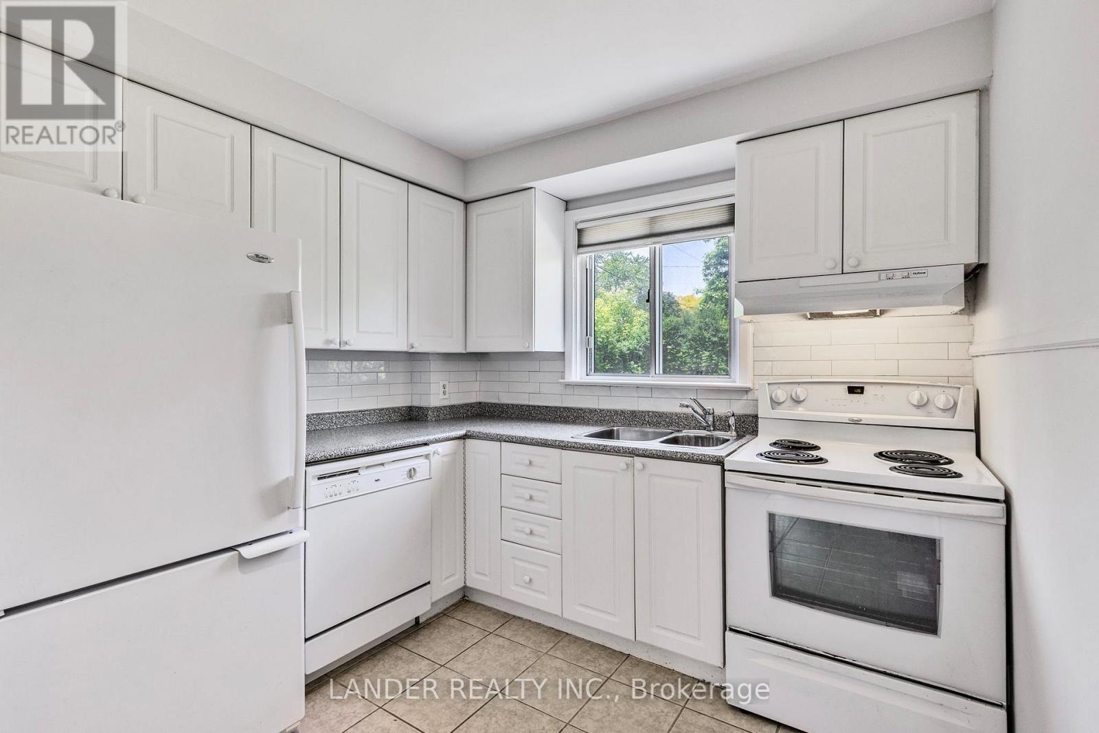 80 Minerva Avenue, Toronto, Ontario  M1M 1V5 - Photo 10 - E12404440