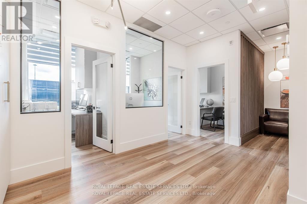 215 - 1670 North Service Road, Oakville (Qe Queen Elizabeth), Ontario  L6H 7G3 - Photo 12 - W12404266