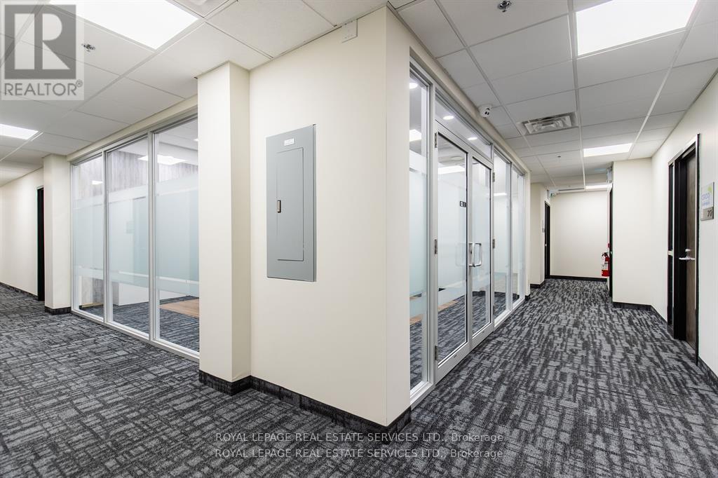 215 - 1670 North Service Road, Oakville (Qe Queen Elizabeth), Ontario  L6H 7G3 - Photo 20 - W12404266