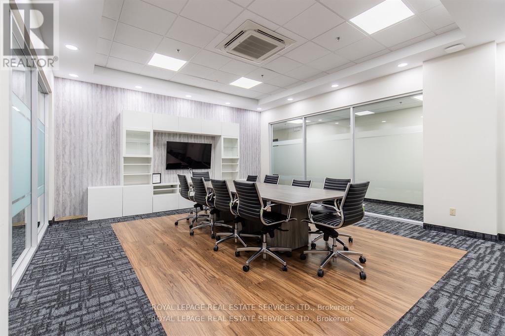 215 - 1670 North Service Road, Oakville (Qe Queen Elizabeth), Ontario  L6H 7G3 - Photo 21 - W12404266