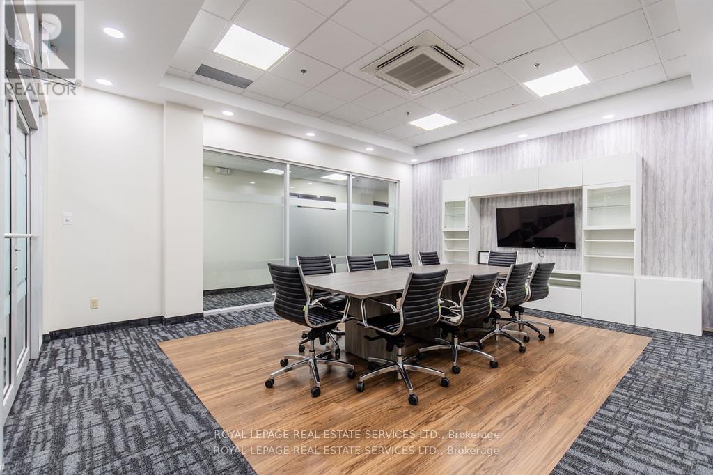 215 - 1670 North Service Road, Oakville (Qe Queen Elizabeth), Ontario  L6H 7G3 - Photo 22 - W12404266