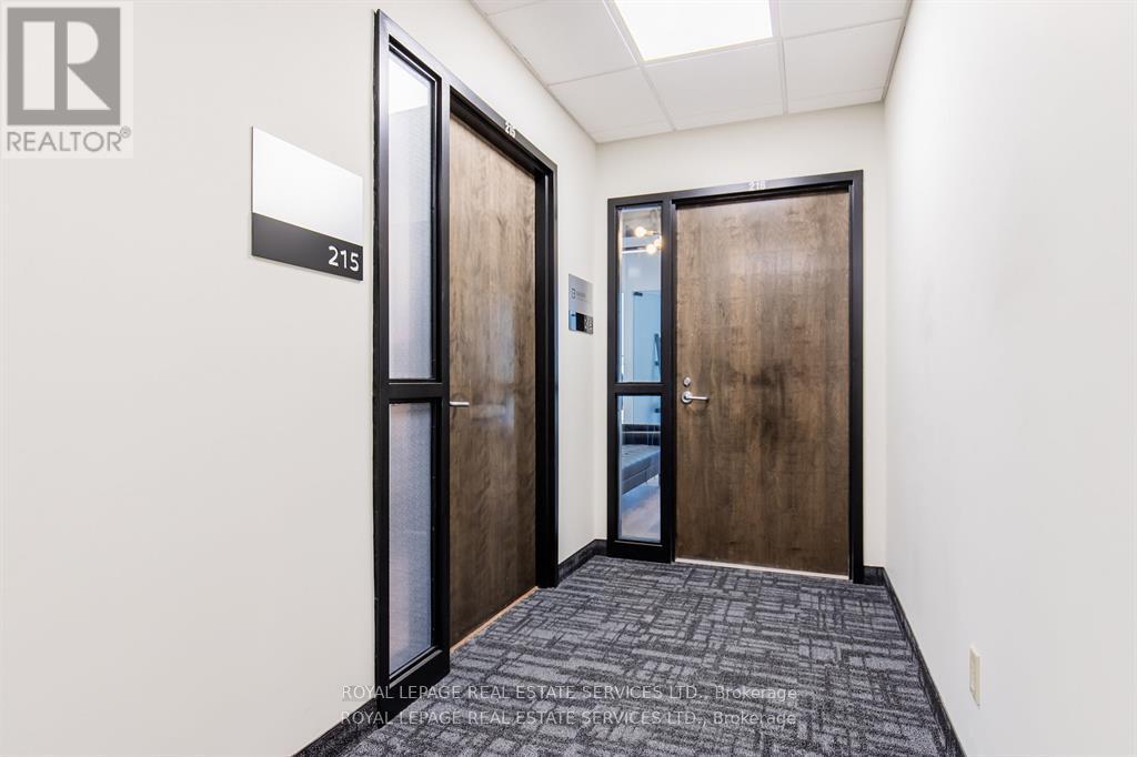 215 - 1670 North Service Road, Oakville (Qe Queen Elizabeth), Ontario  L6H 7G3 - Photo 4 - W12404266