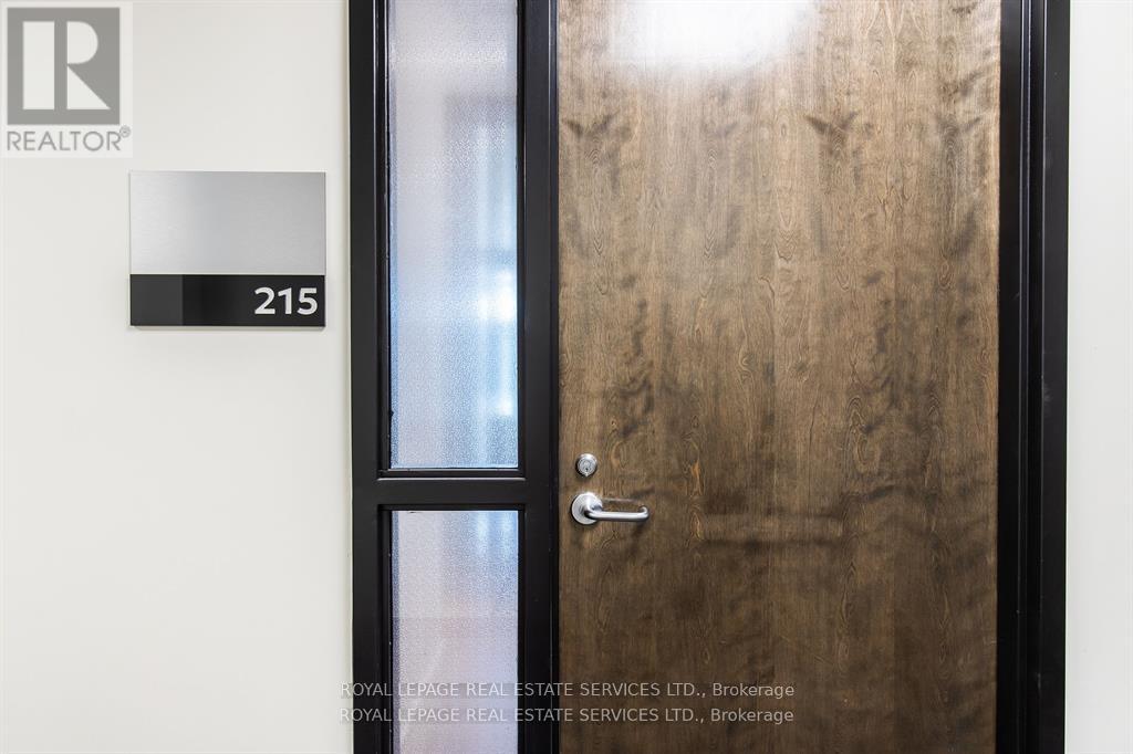 215 - 1670 North Service Road, Oakville (Qe Queen Elizabeth), Ontario  L6H 7G3 - Photo 5 - W12404266