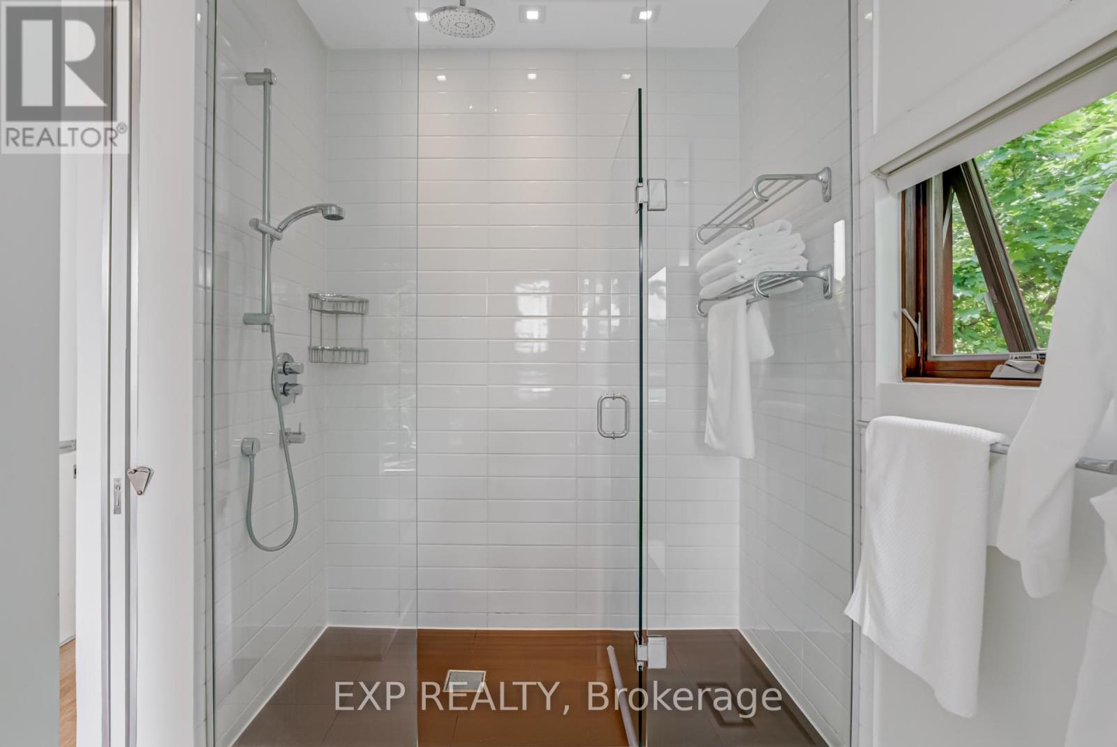 26 Richmond Drive, Brampton (Brampton East), Ontario  L6W 2E9 - Photo 21 - W12404306