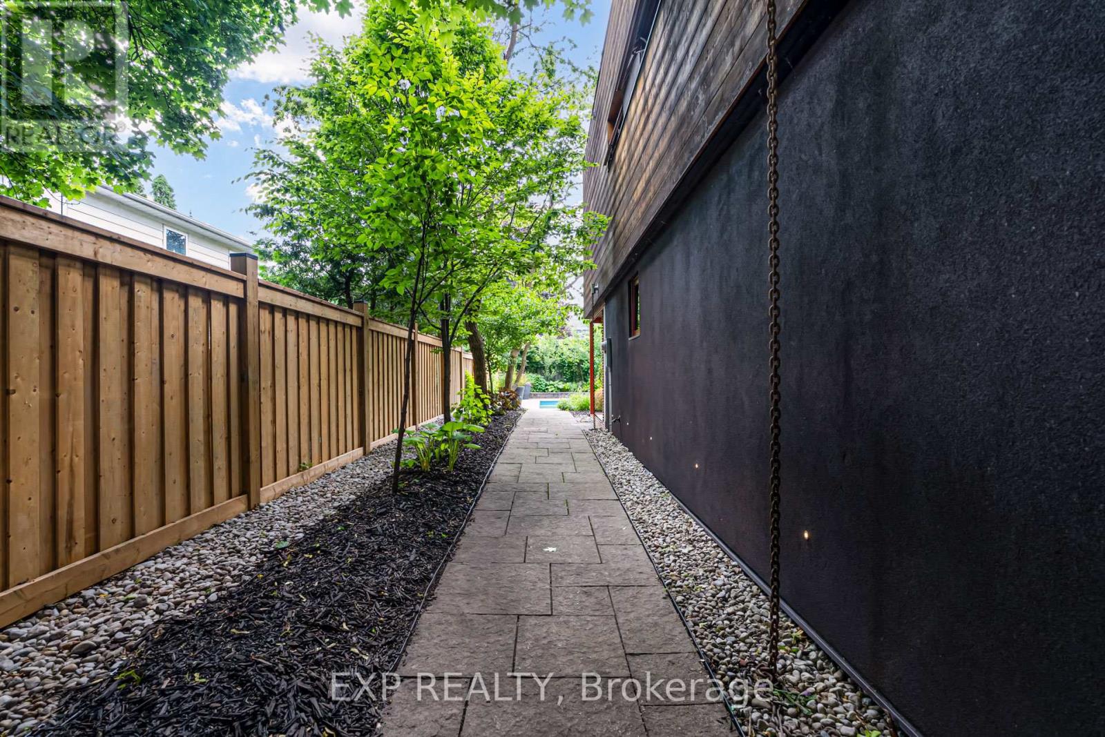 26 Richmond Drive, Brampton (Brampton East), Ontario  L6W 2E9 - Photo 28 - W12404306