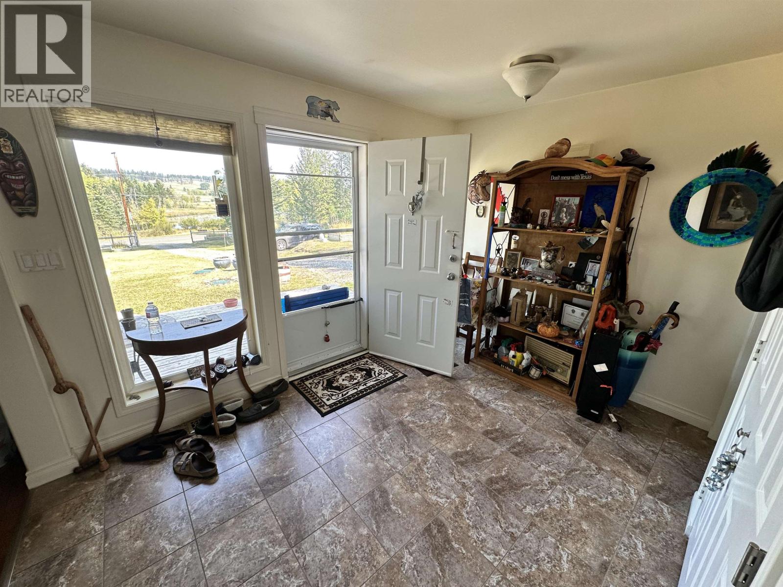 5328 Kallum Drive, 108 Mile Ranch, British Columbia  V0K 2Z0 - Photo 10 - R3047770