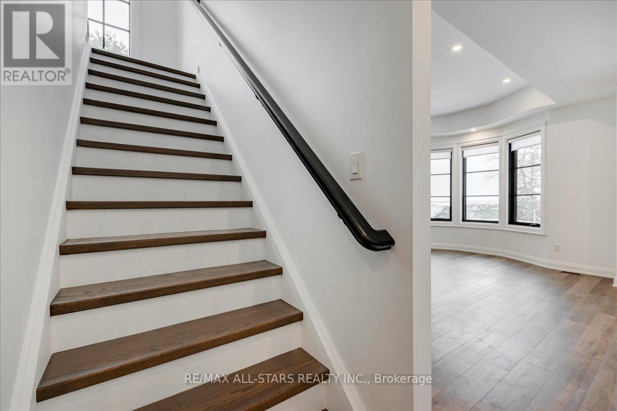 929 Lake Drive N, Georgina, Ontario  L4P 3E9 - Photo 12 - N12404379