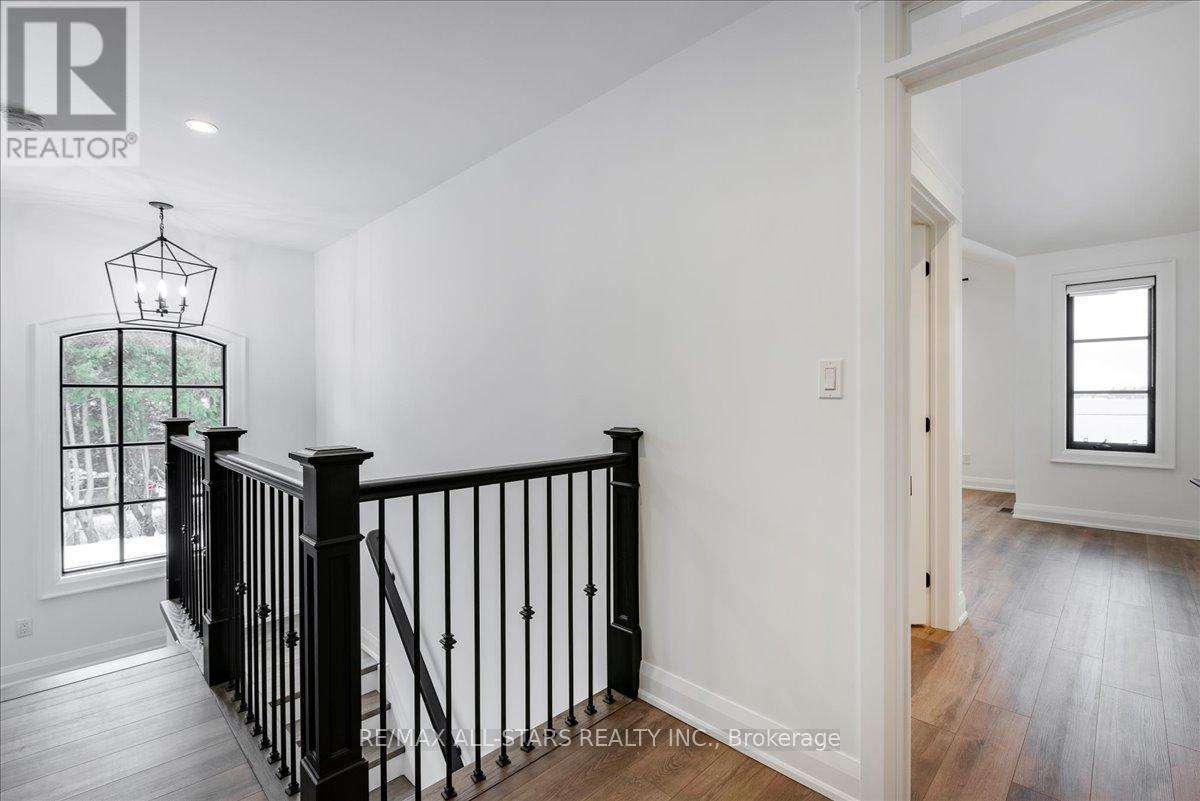 929 Lake Drive N, Georgina, Ontario  L4P 3E9 - Photo 14 - N12404379