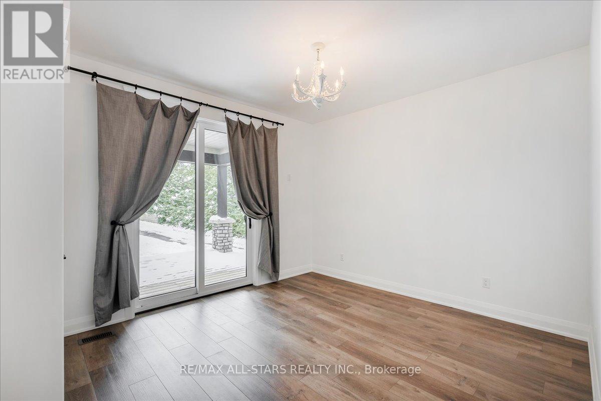 929 Lake Drive N, Georgina, Ontario  L4P 3E9 - Photo 7 - N12404379