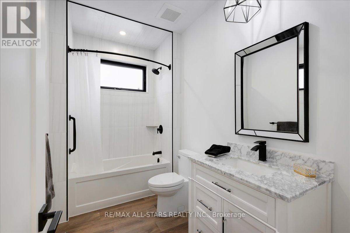 929 Lake Drive N, Georgina, Ontario  L4P 3E9 - Photo 8 - N12404379