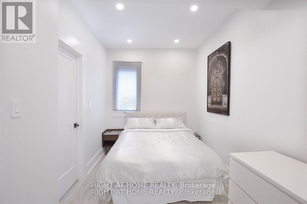 269 Prospect Street, Newmarket (Gorham-College Manor), Ontario  L3Y 3V3 - Photo 12 - N12404402