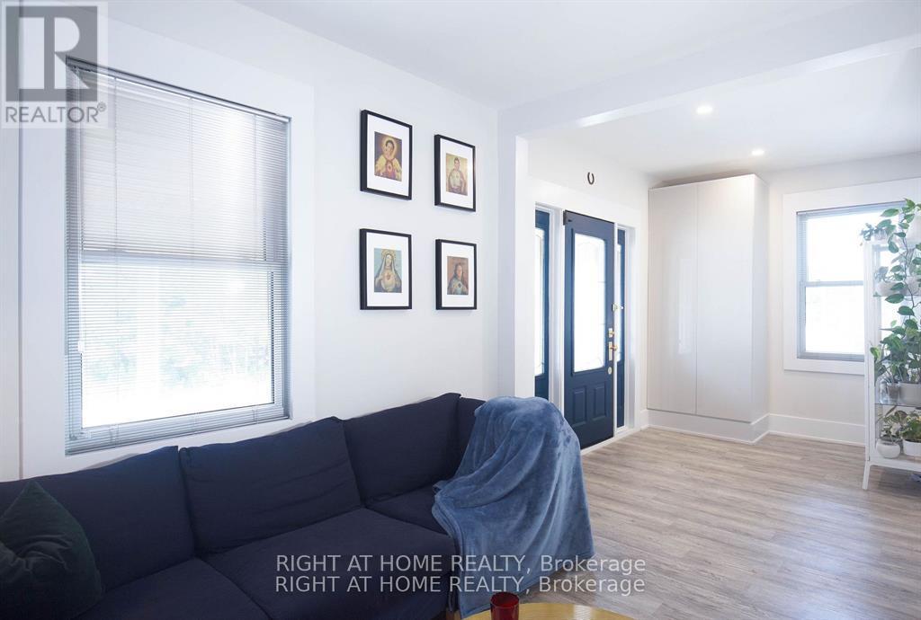 269 Prospect Street, Newmarket (Gorham-College Manor), Ontario  L3Y 3V3 - Photo 5 - N12404402
