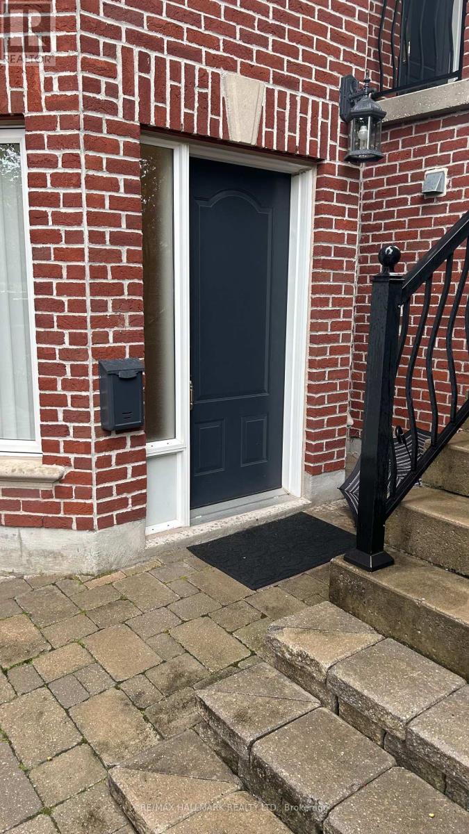 200 Oxford Street, Richmond Hill (Mill Pond), Ontario  L4C 4L7 - Photo 1 - N12404505