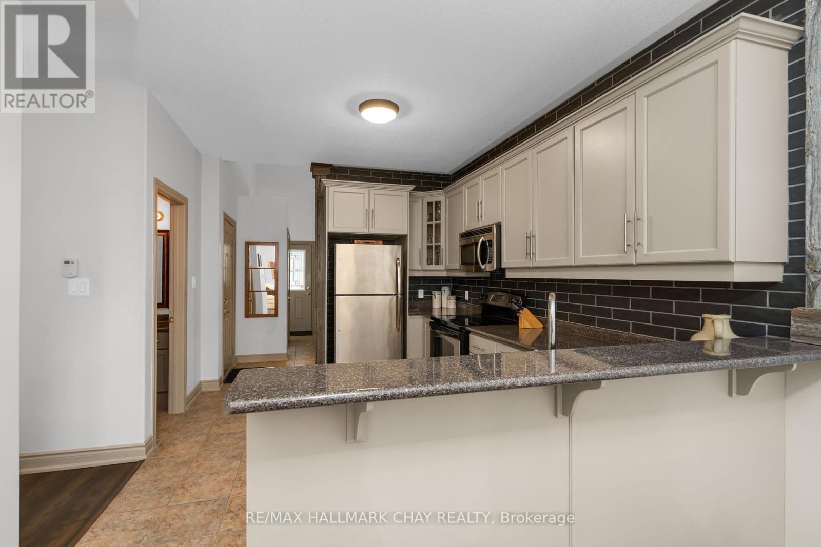 20 - 125 Huronia Road, Barrie, Ontario  L4N 4G1 - Photo 4 - S12404410
