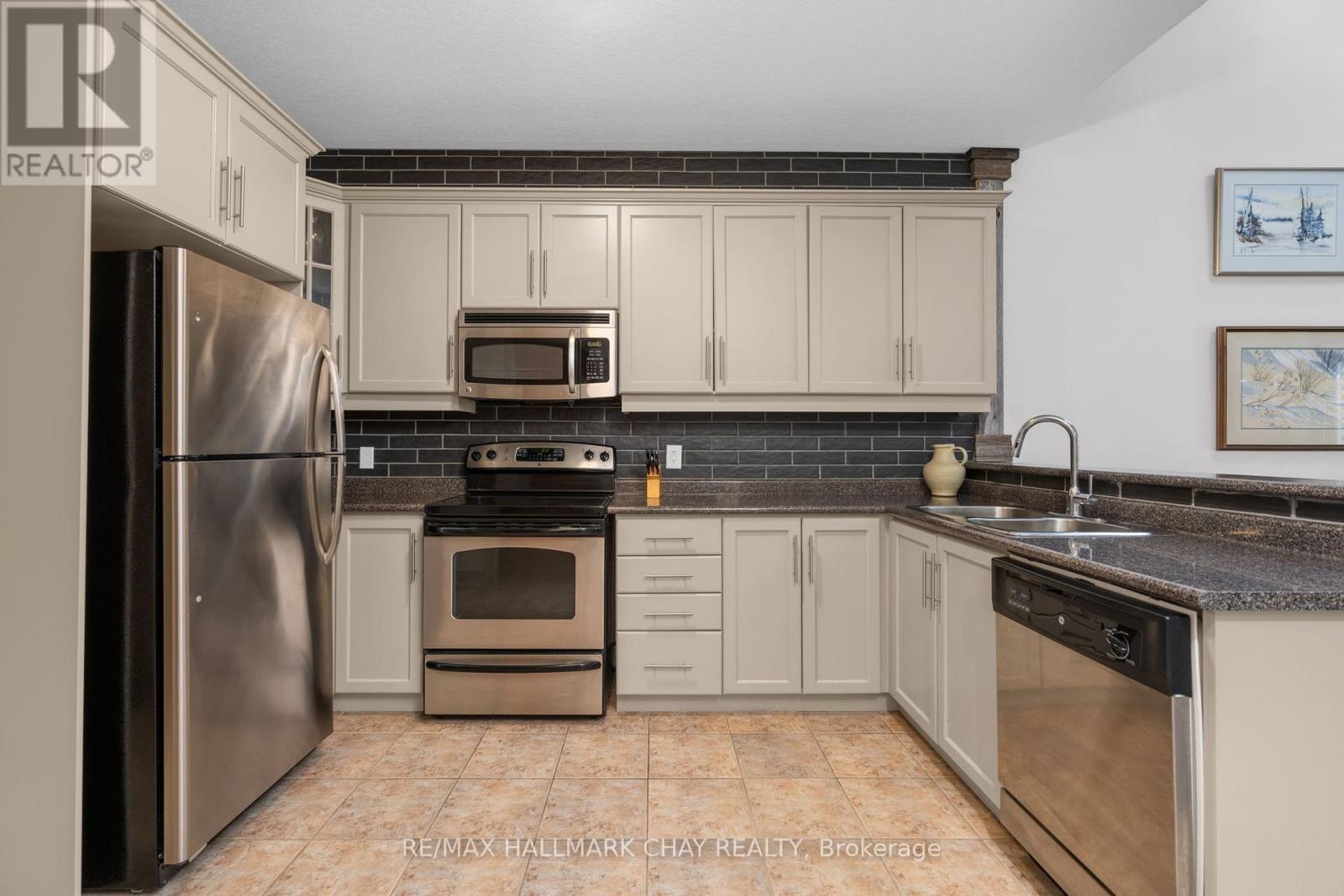 20 - 125 Huronia Road, Barrie, Ontario  L4N 4G1 - Photo 5 - S12404410