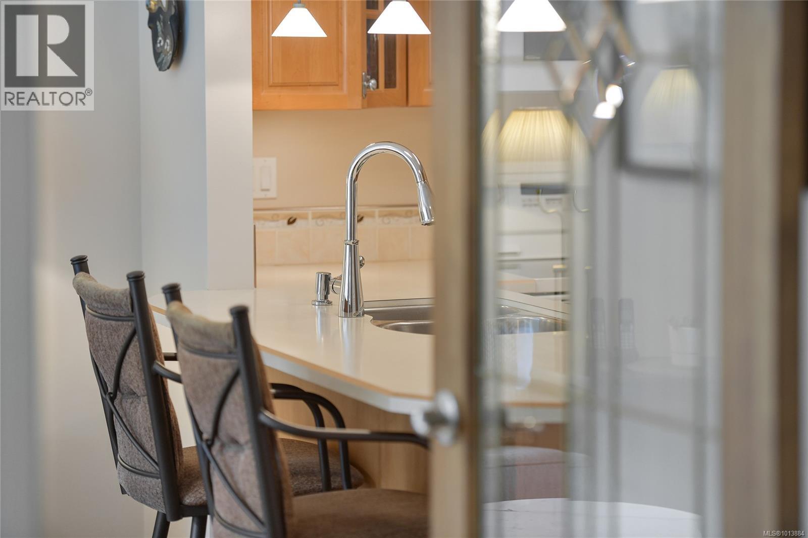 913 2829 Arbutus Rd, Saanich, British Columbia V8N 5X5 - Photo 24 - 1013884